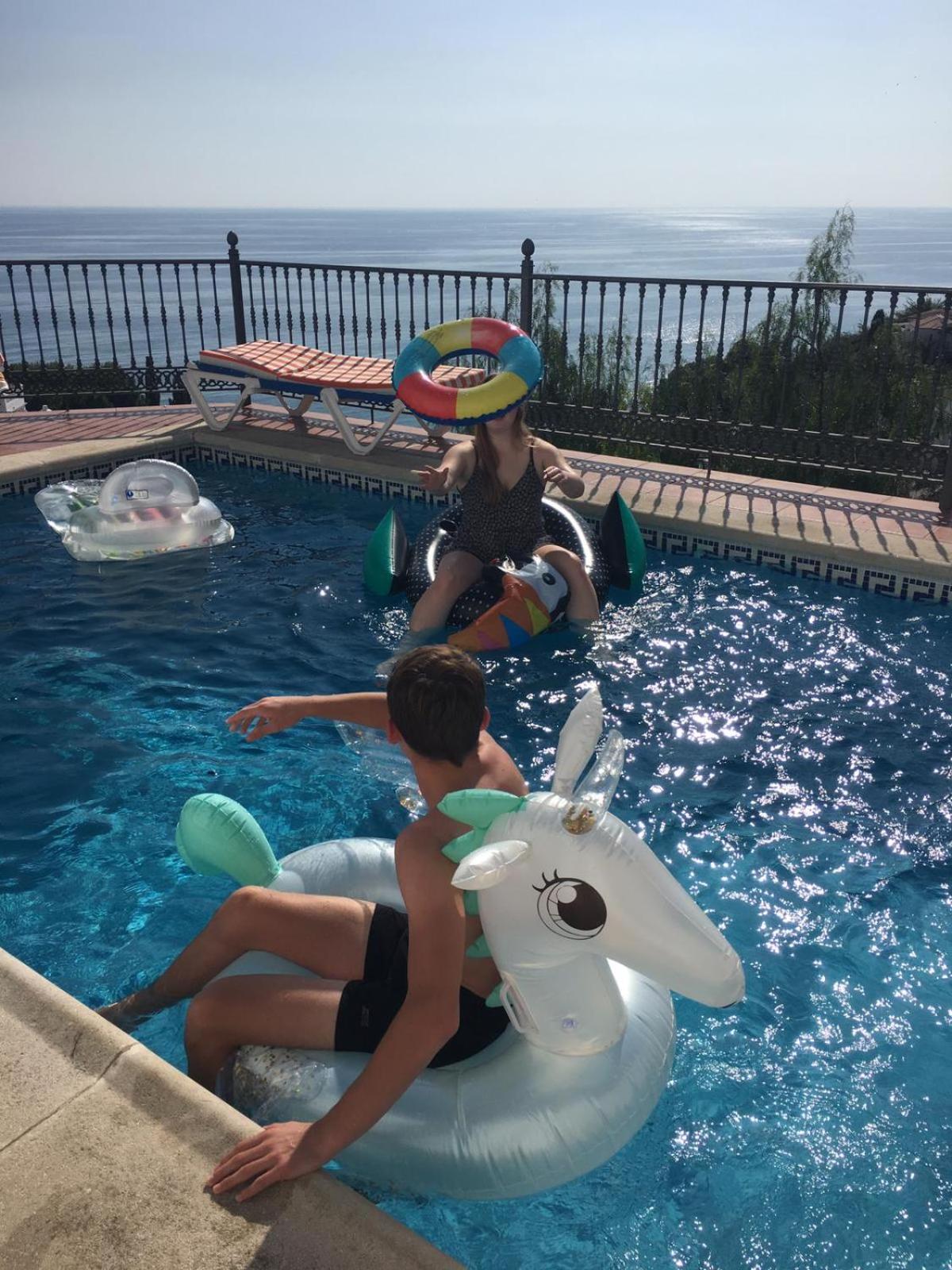 Hébergement de vacances 5 Bed Family With Pool Nerja